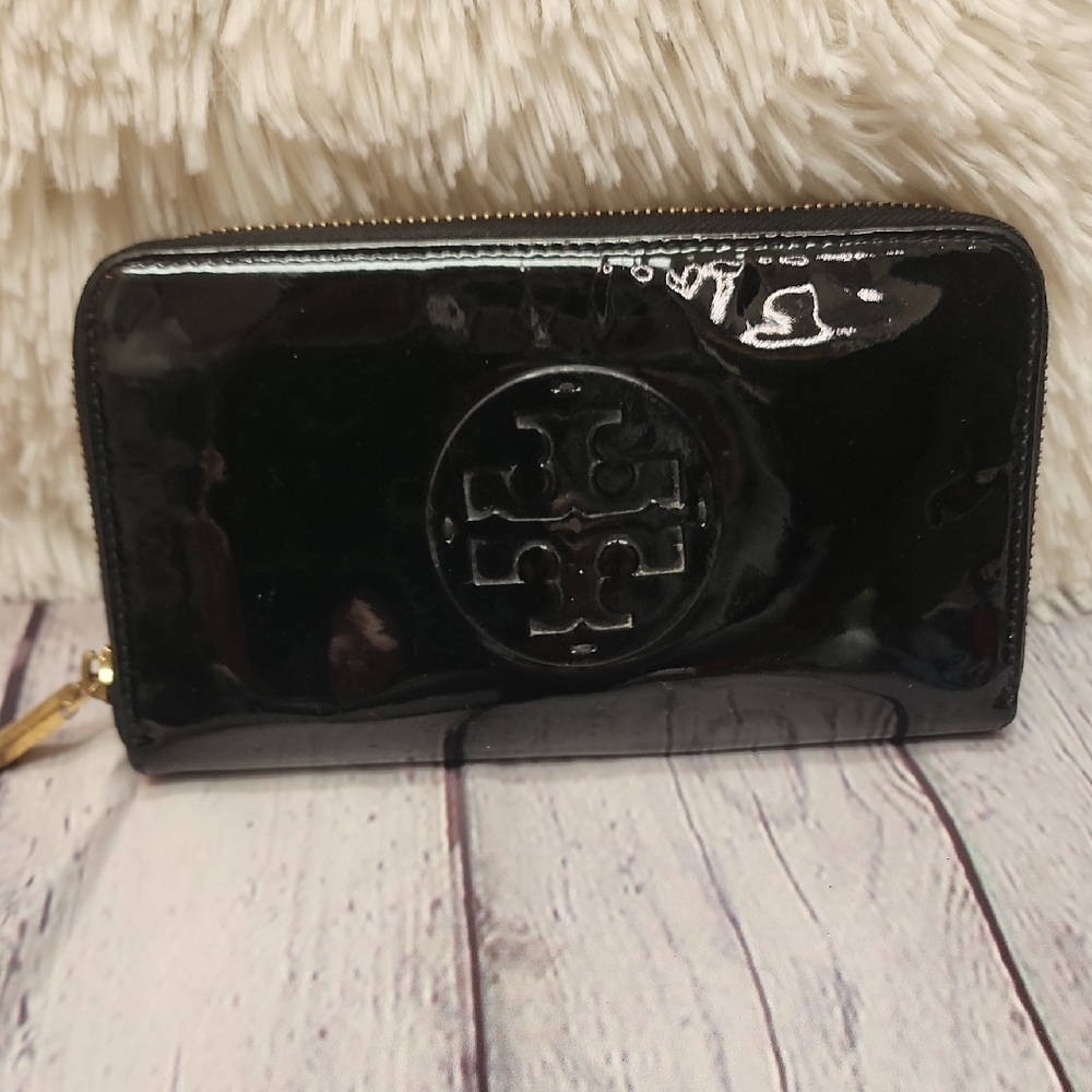 Tory Burch Continental Black Patent Leather Wallet